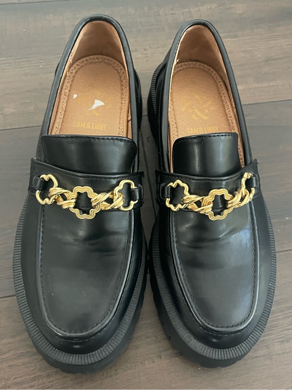 NWOT Sam & Libby Black Chunky Lug Sole Loafers w/ Gold Chain.  Size 6
